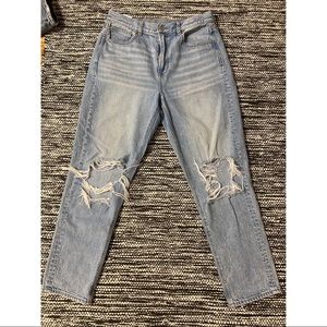 American Eagle Mom Jean with Distressed Knee Size8
